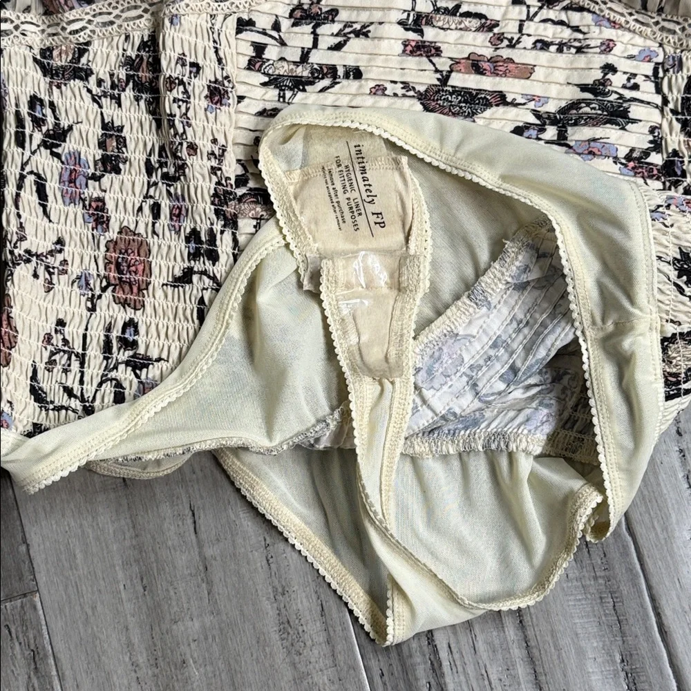 FREE PEOPLE BRUNCH DATE BODYSUIT IVORY FLORAL PUFF SLEEVE SMOCKED CORSET TOP NWT - Picture 10 of 12